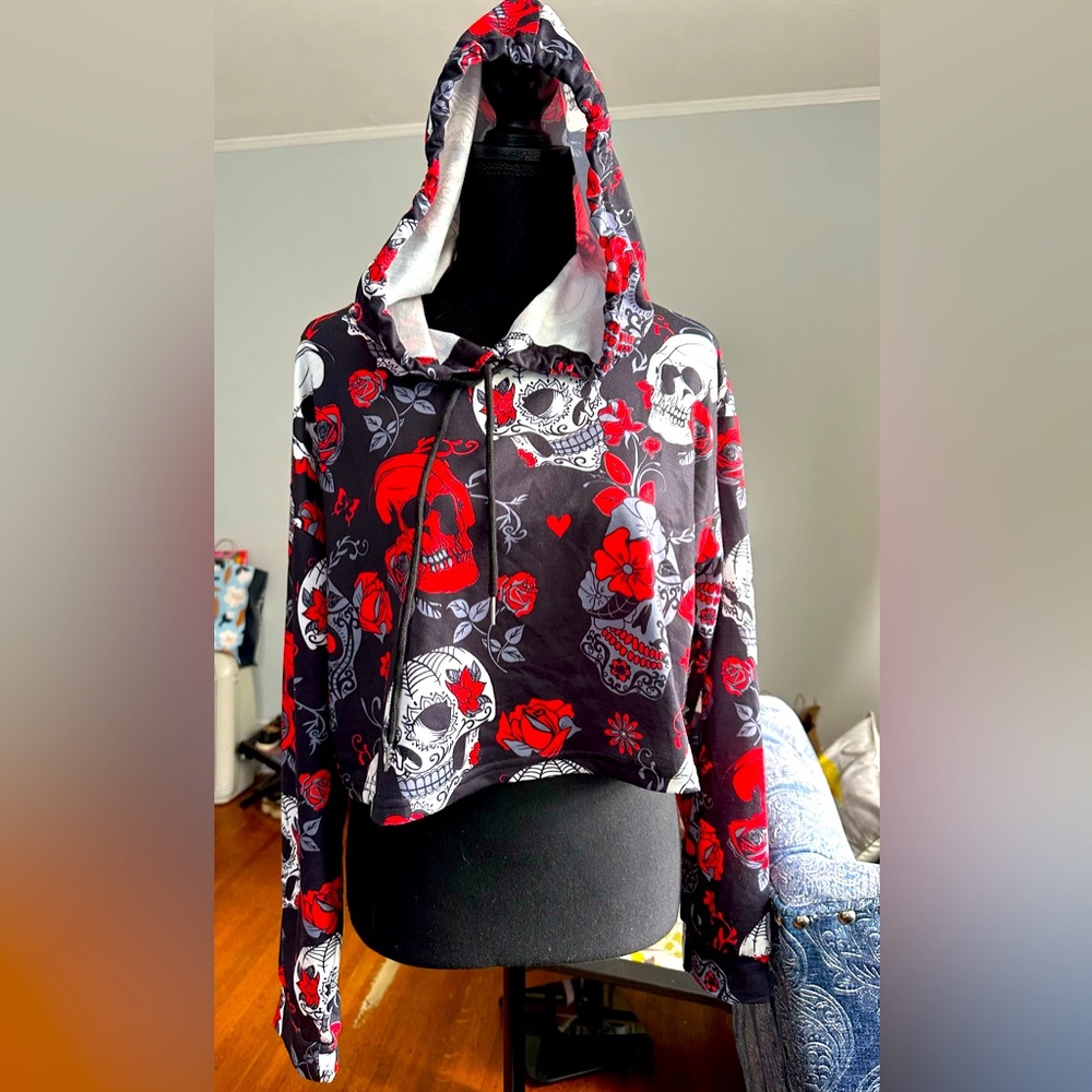 Skull Flowers Print Crop, Long Sleeves Sweatshirt
